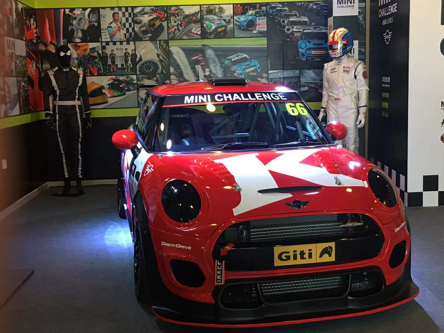 户外写真机在户外车贴的喷绘打印注意什么