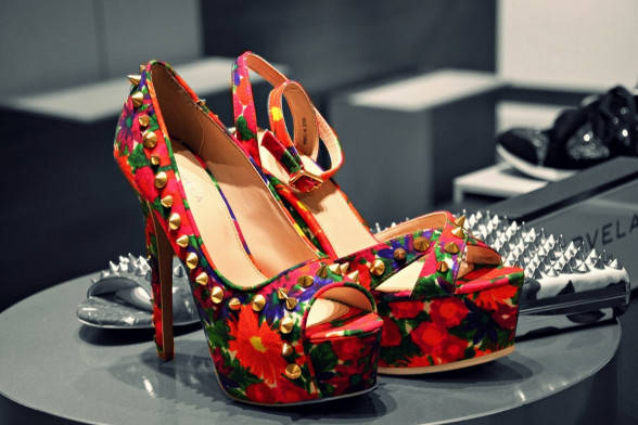 皮革印花机多少钱一台？宝斯威高速网带机