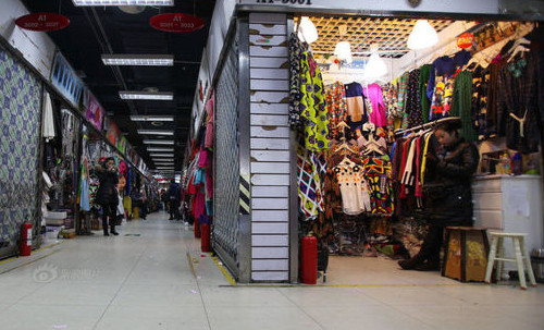 T恤印花生产如何能快速提高产能？宝斯威6头数码印花机是你不错的选择